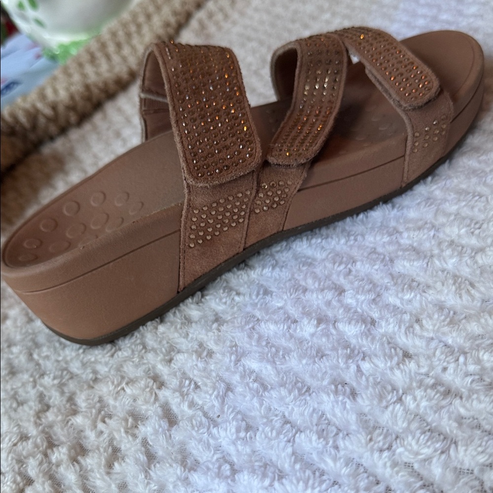 Vionic Tan Sandals With Adjustable Strap. - image 5